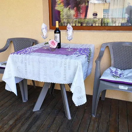светлая новая студия в Apartament Primorsko